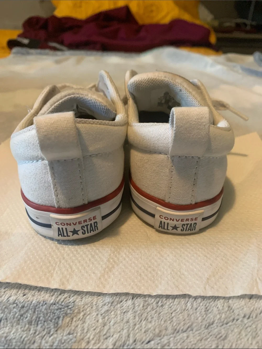 Converse Kids Low Top Sneakers in White with Red Trim Size 9C Open to Offers